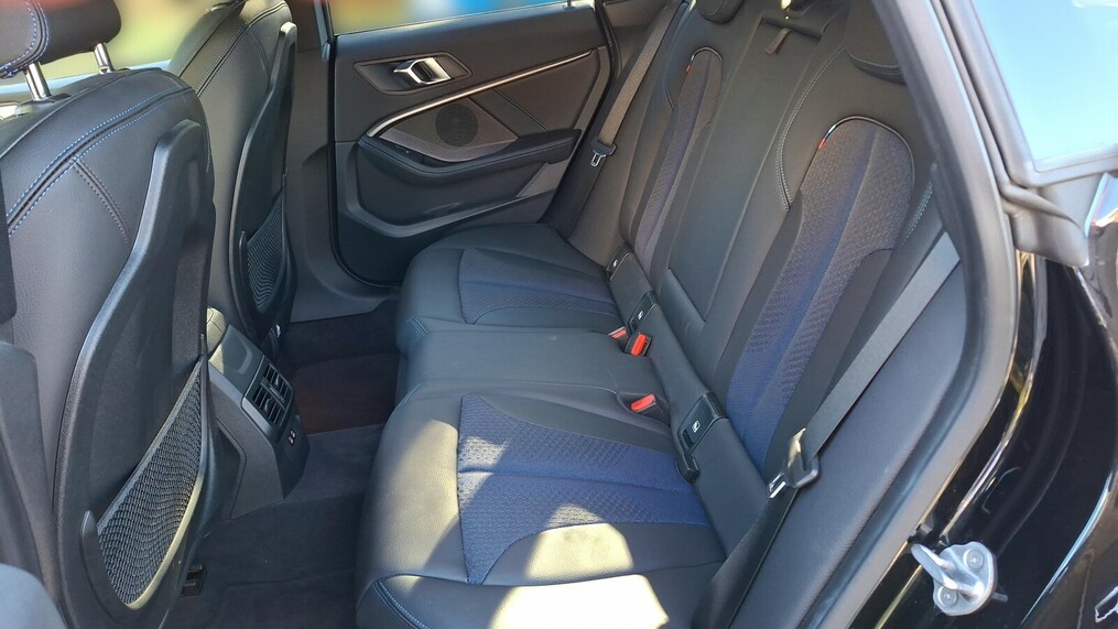 BMW Serii 2, 235