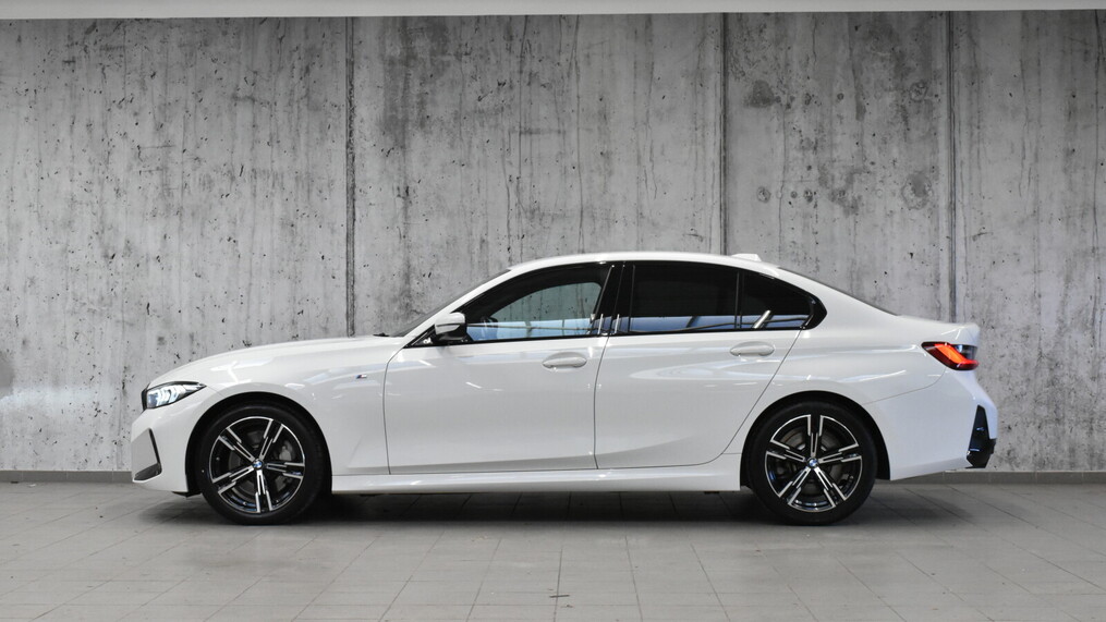 BMW Serii 3, 330