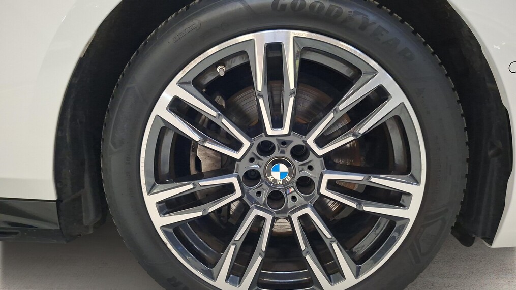 BMW Serii 5, 540