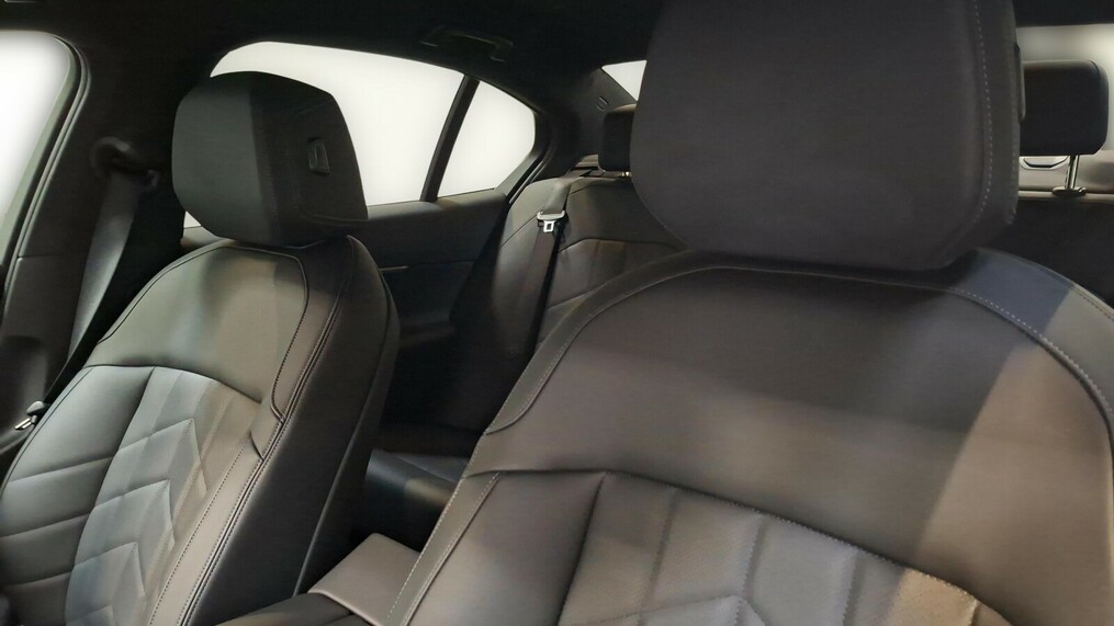 BMW Serii 5, 520