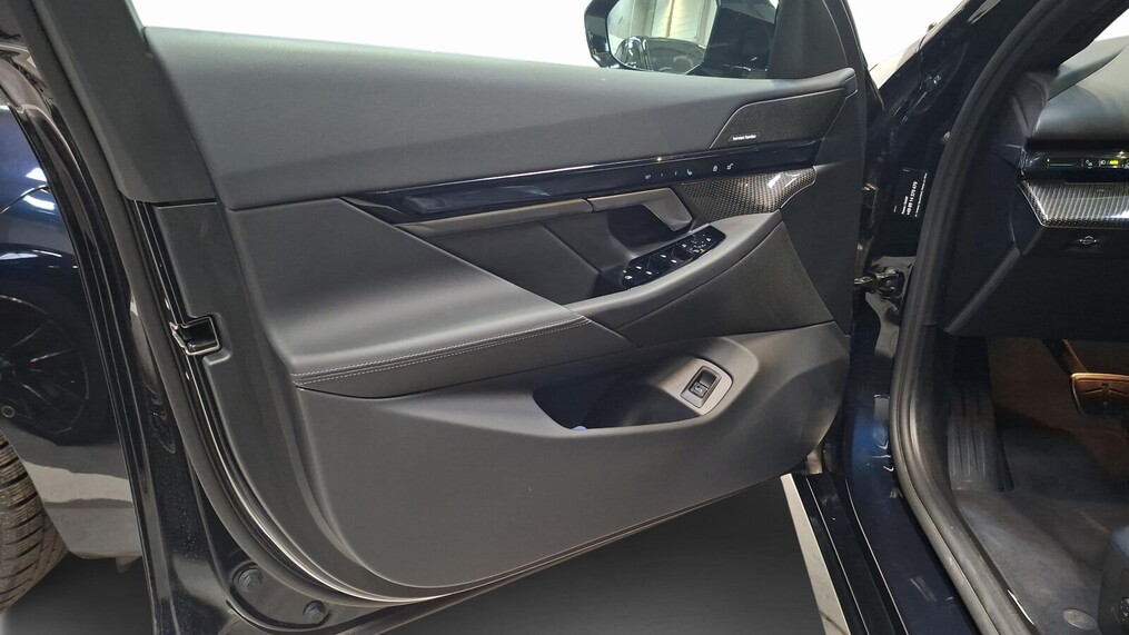 BMW Serii 5, 520