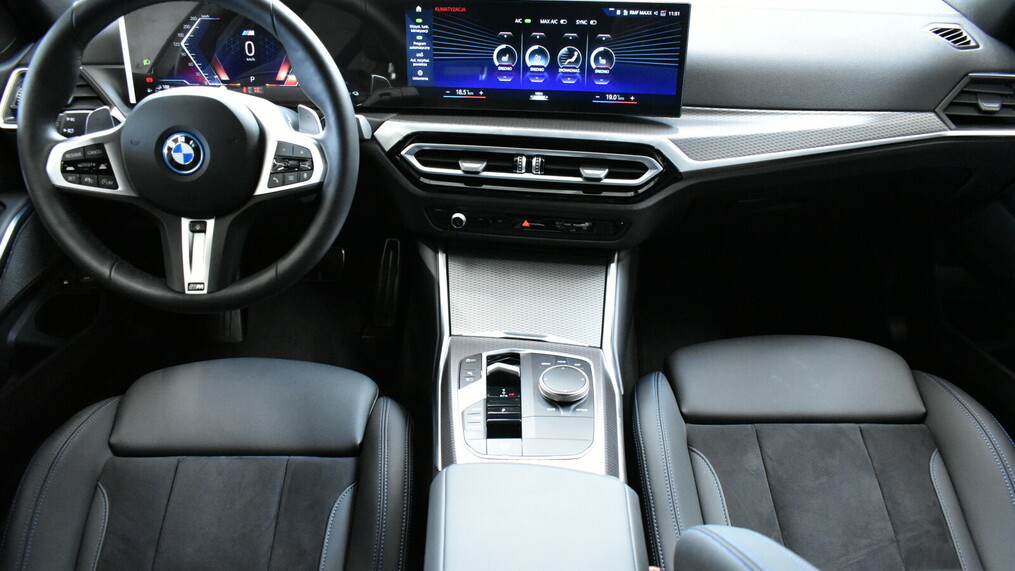 BMW Seria 3, 330