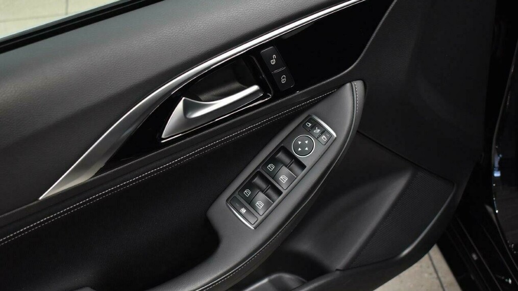 Infiniti Q30