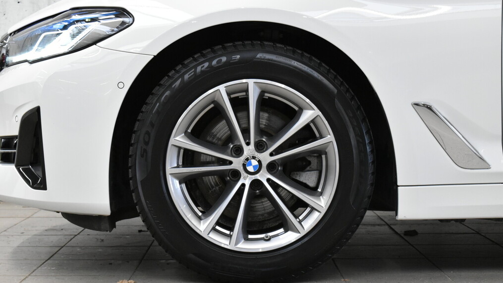 BMW Serii 5, 520