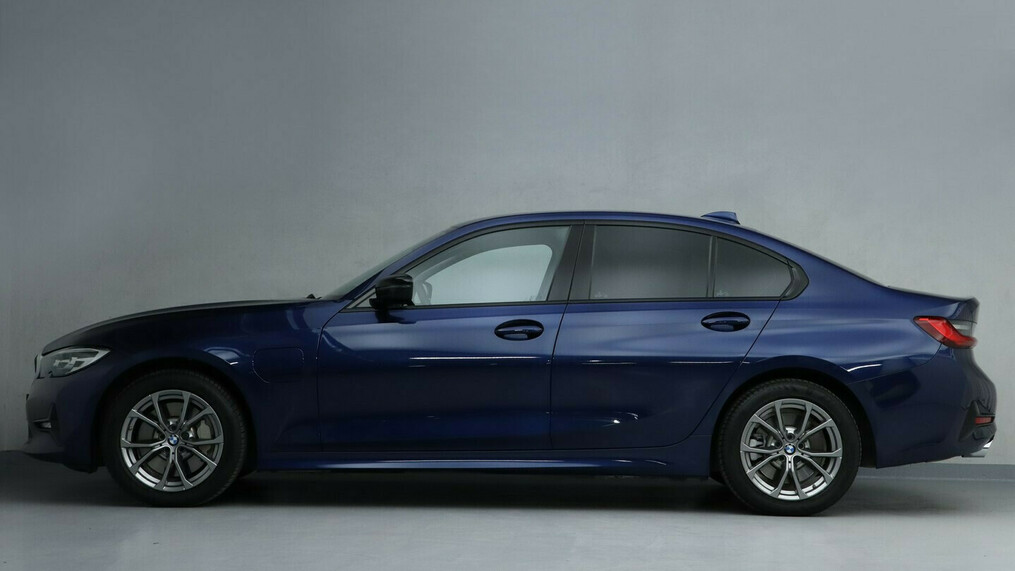 BMW Seria 3, 330