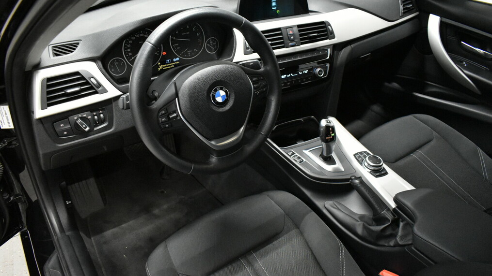BMW Serii 3, 318