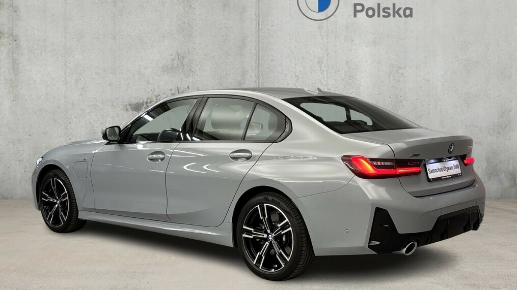 BMW Serii 3, 330