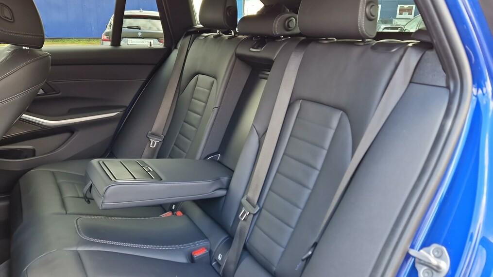 BMW Seria 3, 340