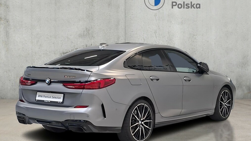BMW Serii 2, 235