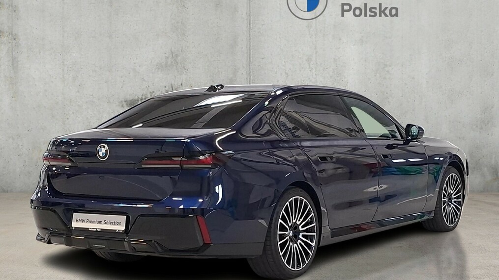 BMW Serii 7, 740
