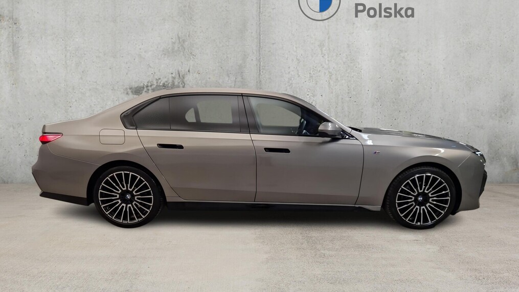 BMW Serii 7, 740