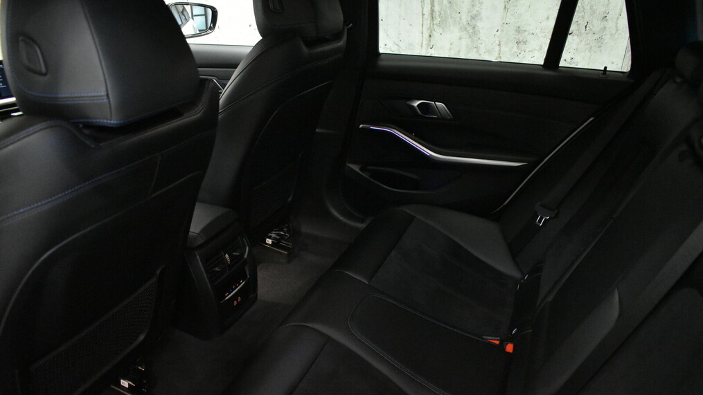BMW Seria 3, 330