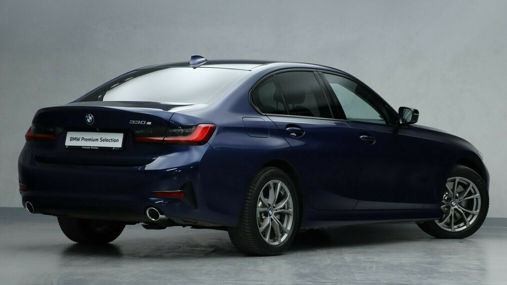 BMW Seria 3, 330