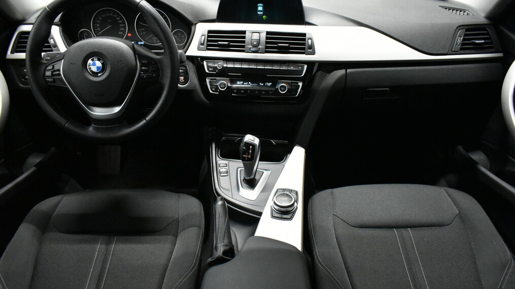 BMW Serii 3, 318