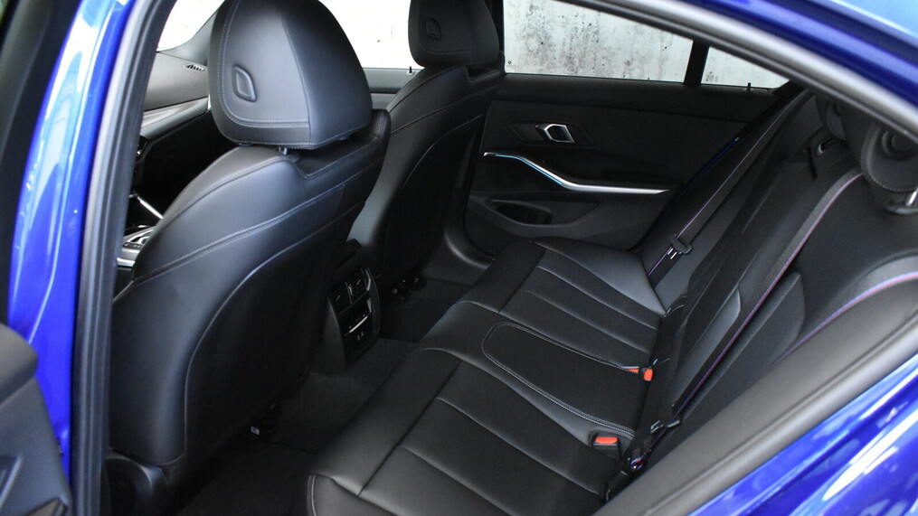BMW Serii 3, 330