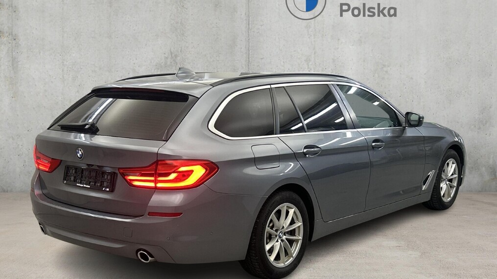 BMW Serii 5, 520