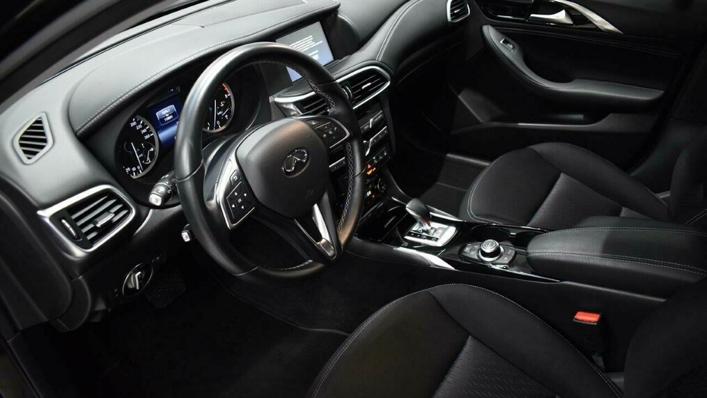 Infiniti Q30
