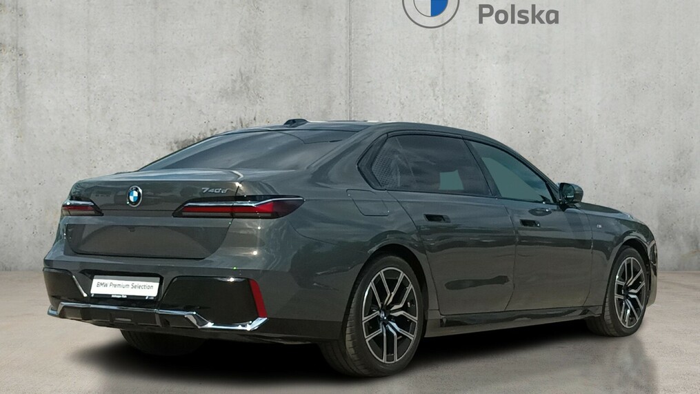 BMW Serii 7, 740