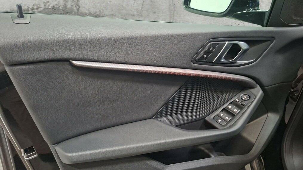 BMW Serii 2, 218