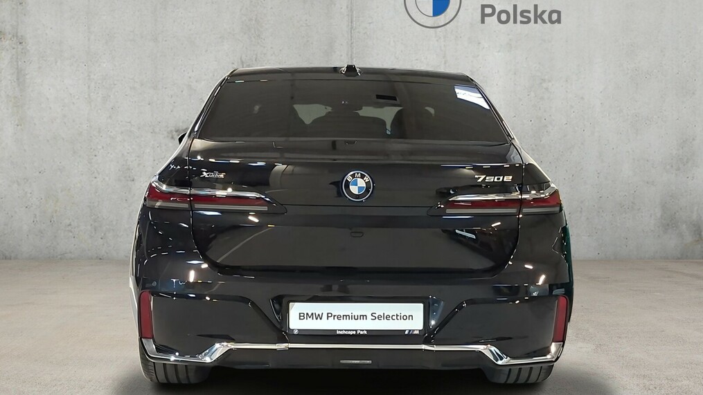 BMW Serii 7, 750