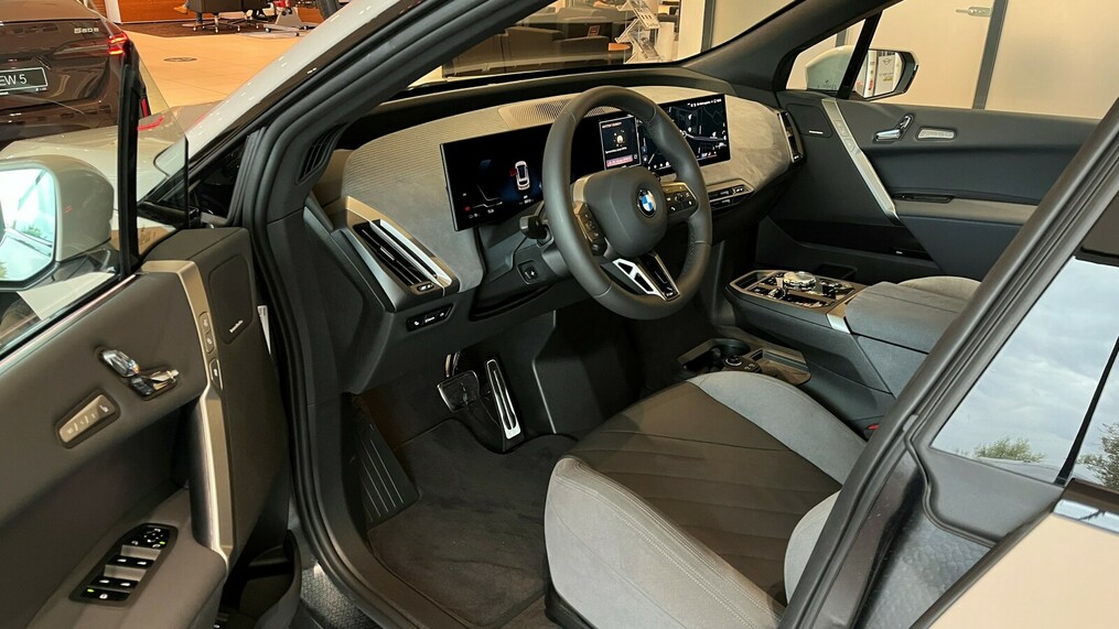 BMW iX