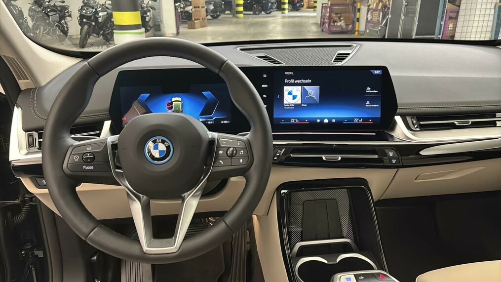 BMW iX1
