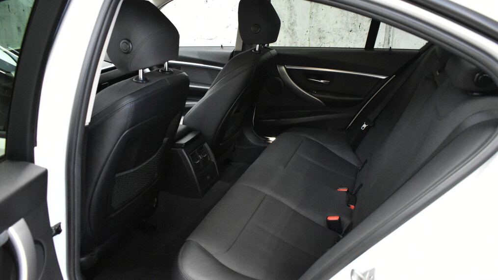 BMW Serii 3, 320