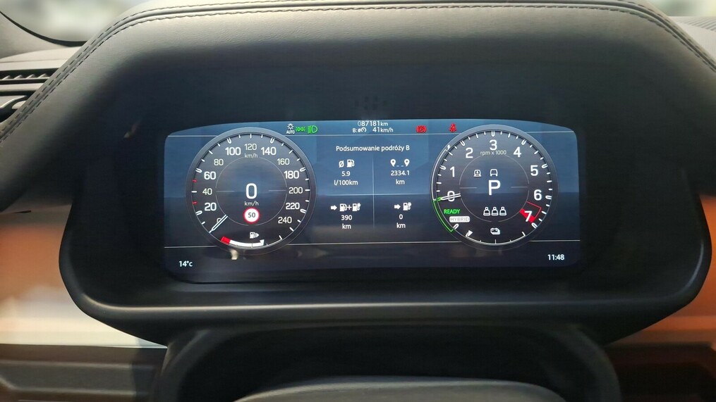 Land Rover Defender 110