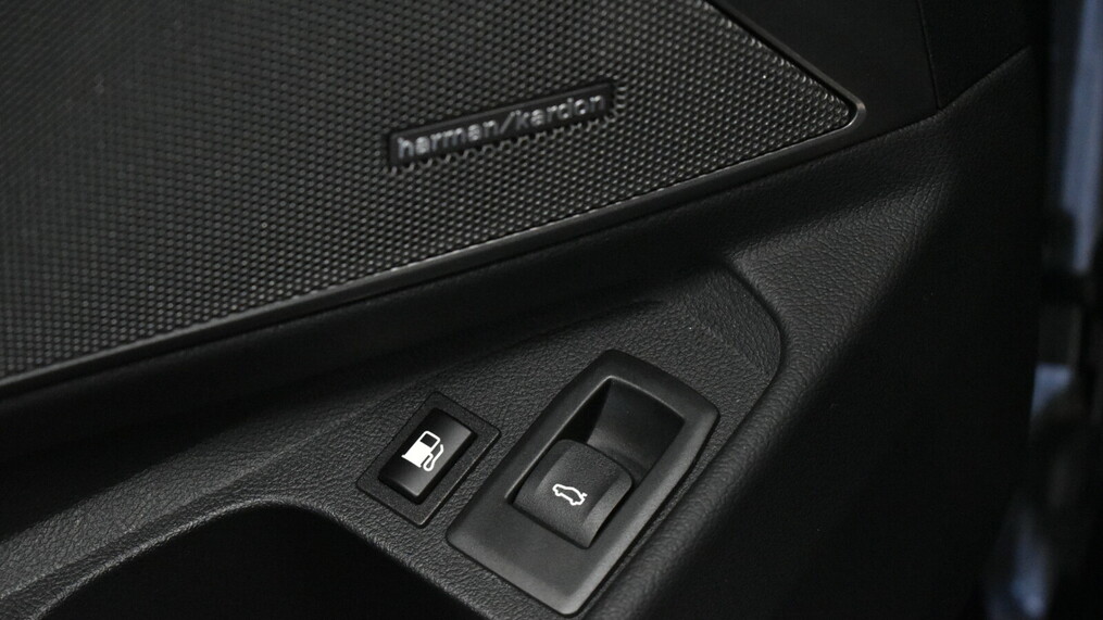 BMW Seria 3, 330