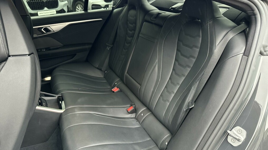BMW Seria 8 840