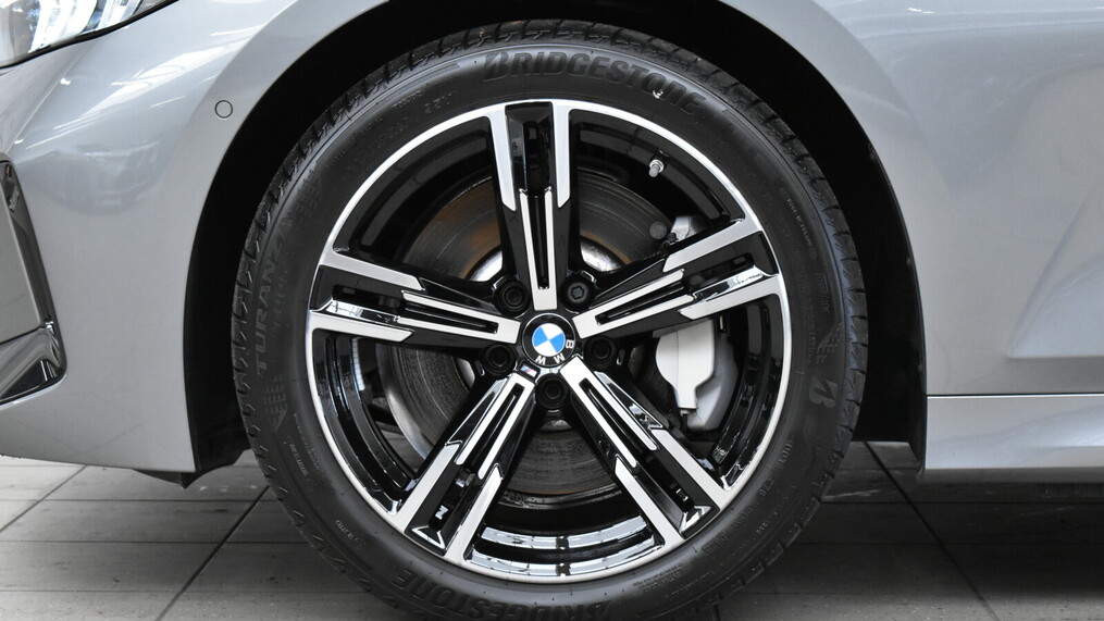 BMW Serii 3, 330