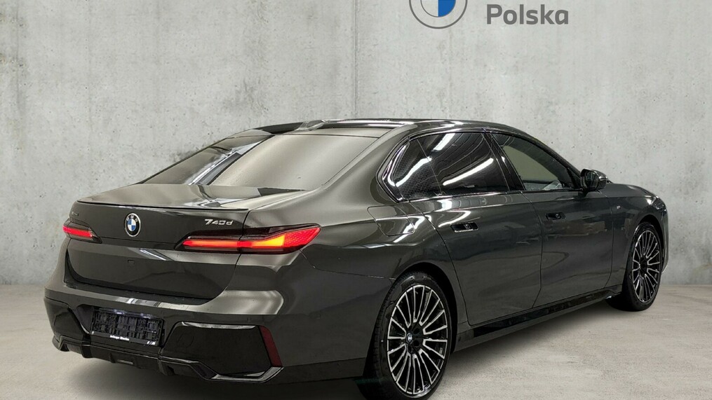 BMW Seria 7, 740