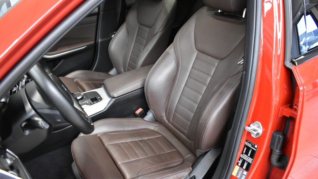 BMW Serii 3, 330