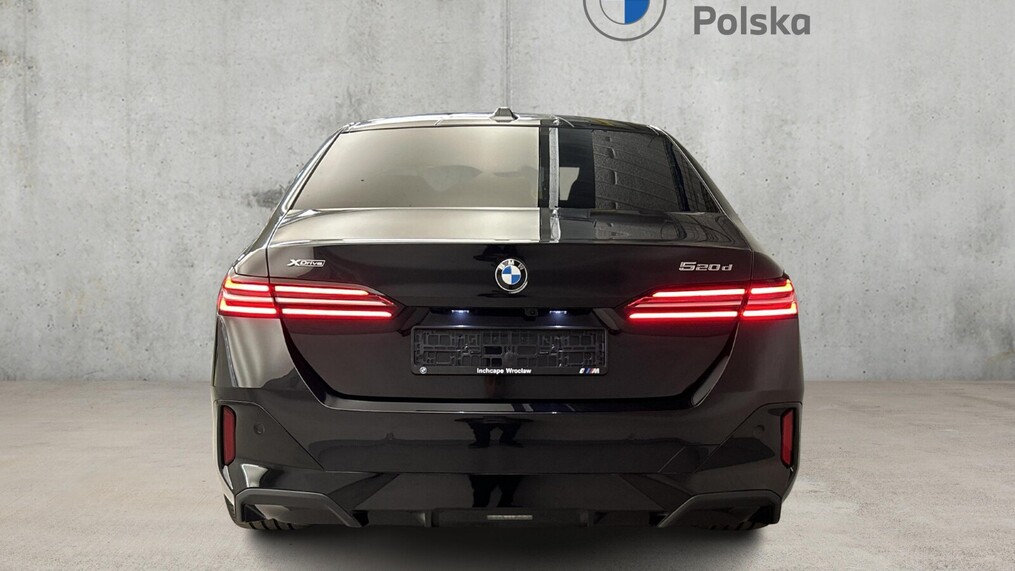 BMW Serii 5, 520