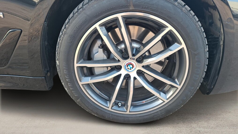 BMW Serii 5, 530