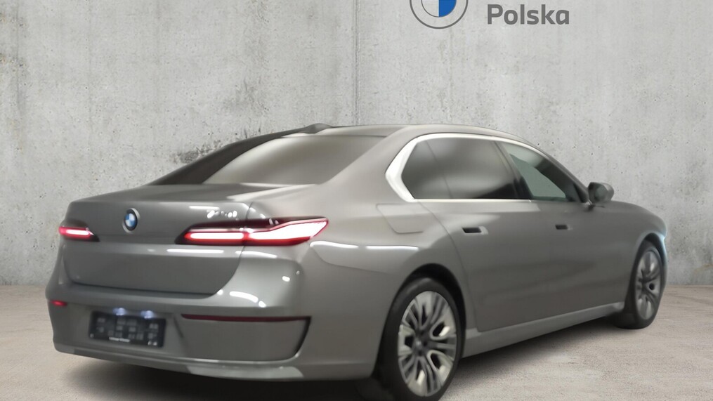 BMW Serii 7, 740