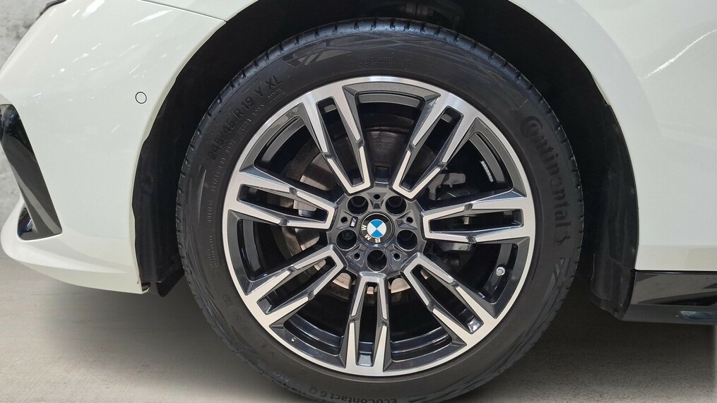 BMW Serii 5, 520
