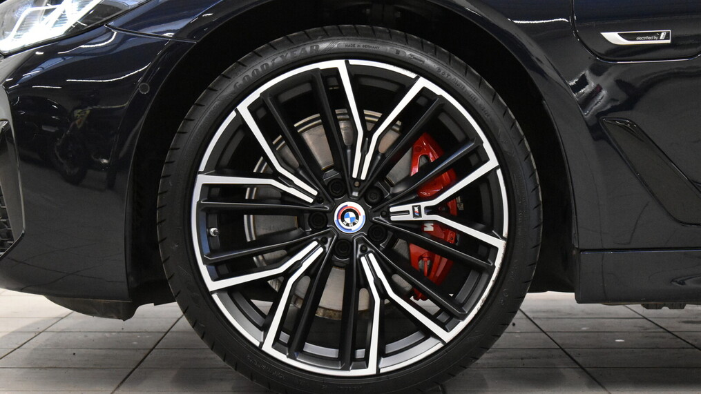 BMW Serii 5, 530