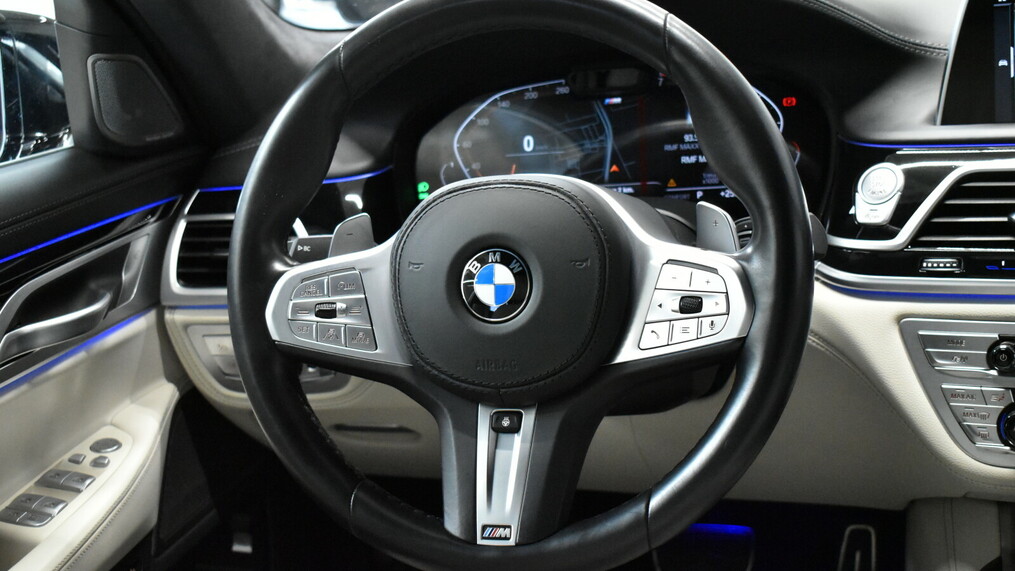 BMW Seria 7, 750