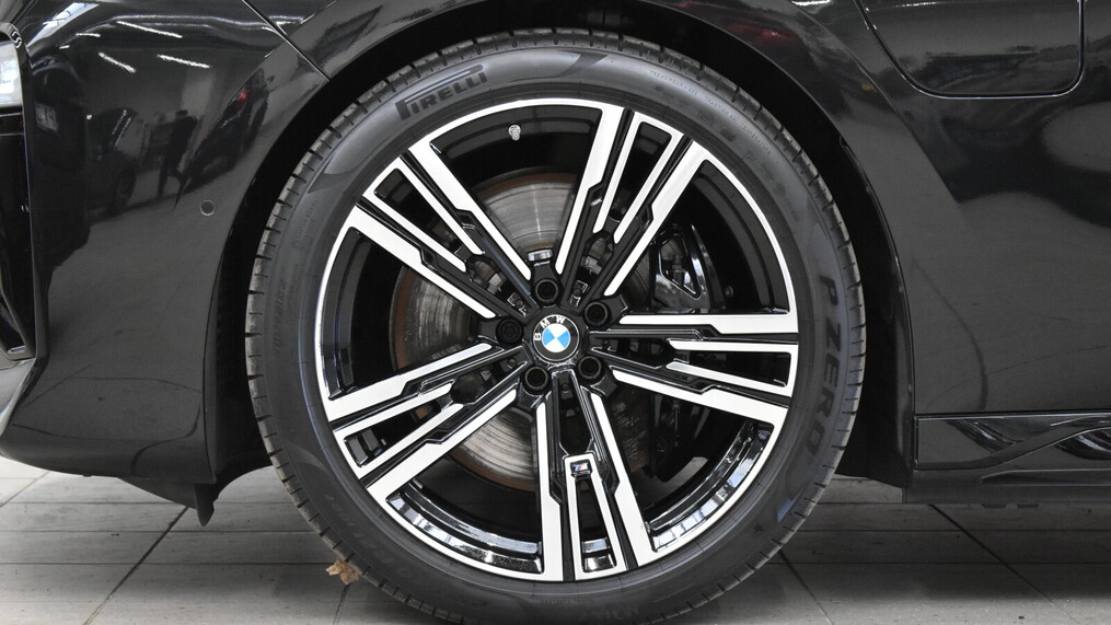 BMW Serii 7, 760