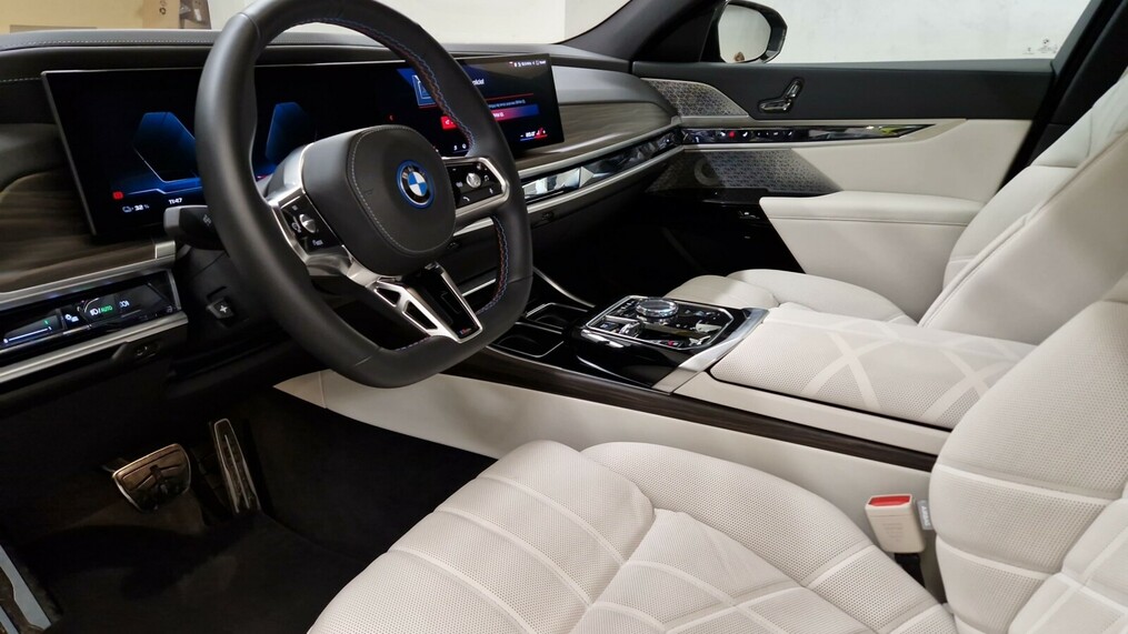 BMW Seria 7 i7
