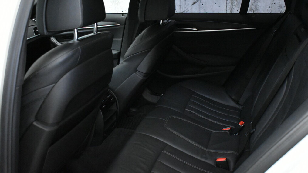 BMW Serii 5, 530