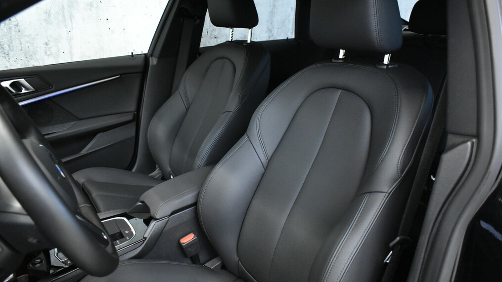 BMW Serii 2, 218