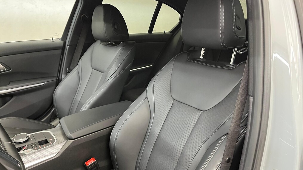 BMW Serii 3, 320
