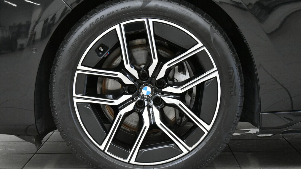 BMW Serii 7, 740