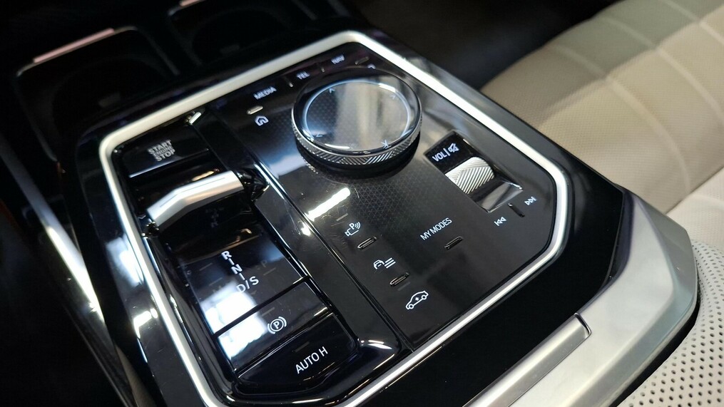 BMW Serii 7, 740