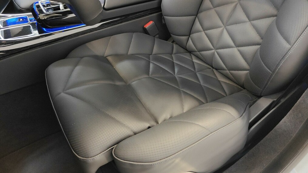 BMW Seria 7, 740