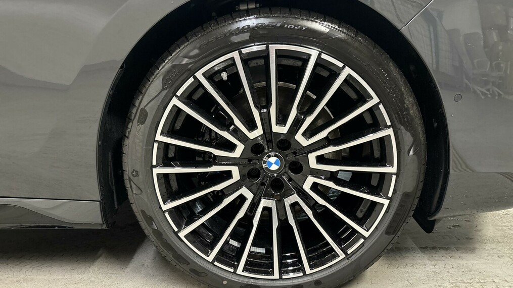 BMW Serii 7, 740