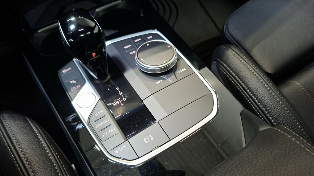BMW Serii 2, 235