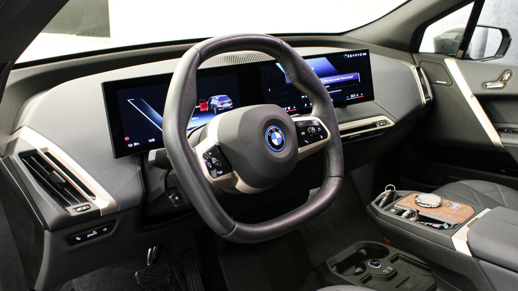 BMW iX